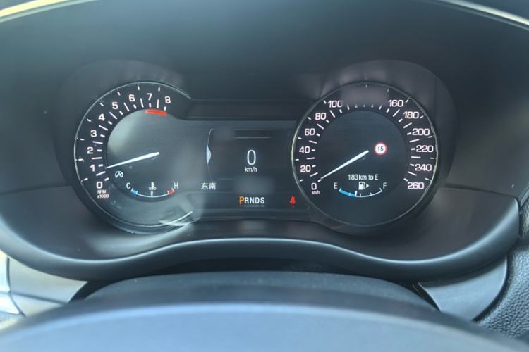 Used Lincoln MKC 2017 2.0T Two-Wheel Drive Deluxe Edition Interior 5