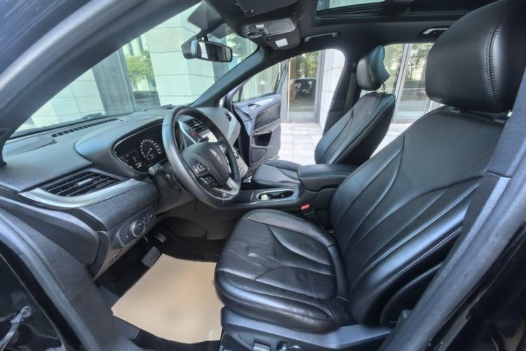 Used Lincoln MKC 2017 2.0T Two-Wheel Drive Deluxe Edition Interior 6