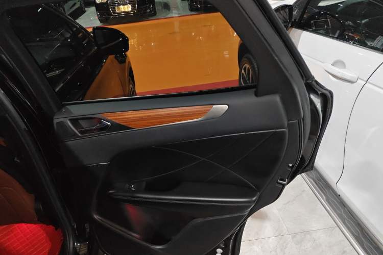 Used Lincoln MKC 2017 2.0T Four-Wheel Drive Zunya Edition Interior 6