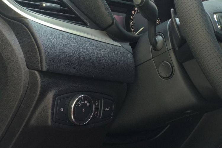 Used Lincoln MKC 2017 2.0T Two-Wheel Drive Deluxe Edition Interior 6