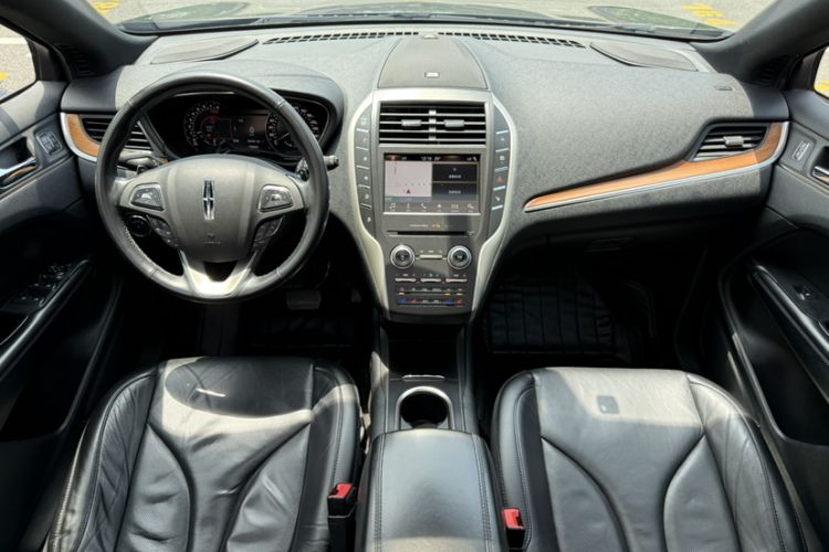 Used Lincoln MKC 2017 2.0T Two-Wheel Drive Deluxe Edition Interior 7