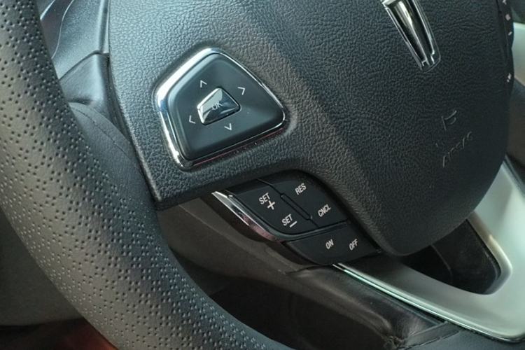 Used Lincoln MKC 2017 2.0T Two-Wheel Drive Deluxe Edition Interior 7