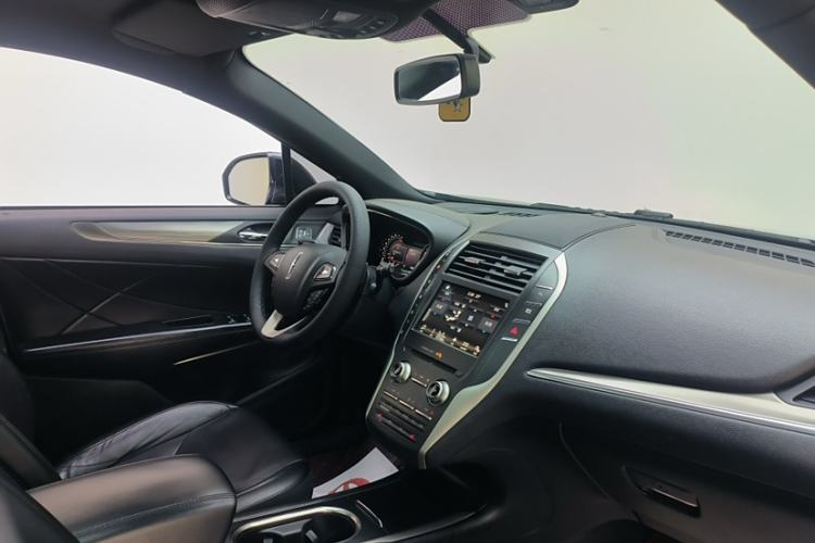 Used Lincoln MKC 2017 2.0T Two-Wheel Drive Deluxe Edition Interior 9