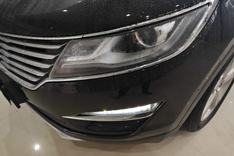 Used Lincoln MKC 2017 2.0T Two-Wheel Drive Deluxe Edition Left Front Headlight