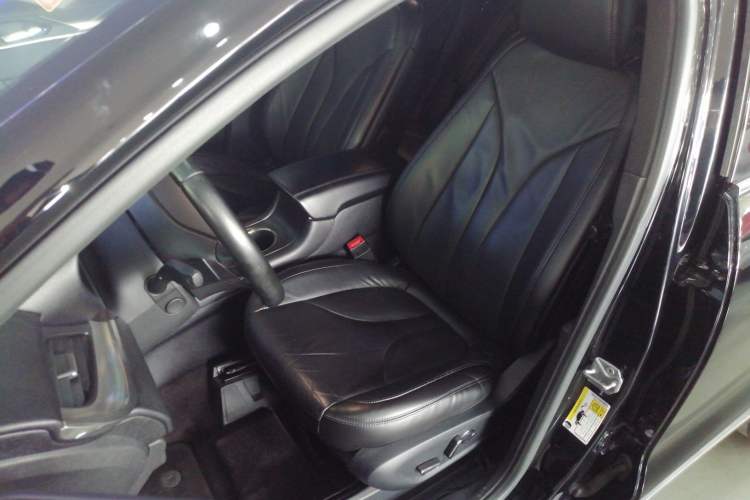 Used Lincoln MKC 2017 2.0T Two-Wheel Drive Deluxe Edition Left Front Seat