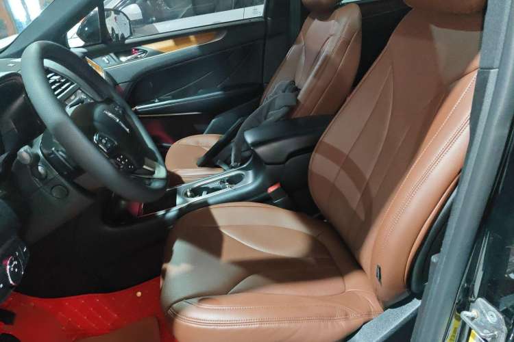 Used Lincoln MKC 2017 2.0T Four-Wheel Drive Zunya Edition Left Front Seat