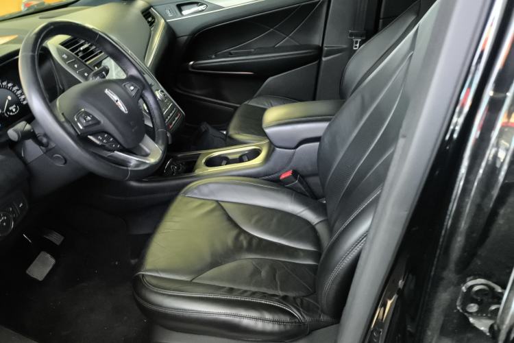 Used Lincoln MKC 2017 2.0T Two-Wheel Drive Deluxe Edition Left Front Seat