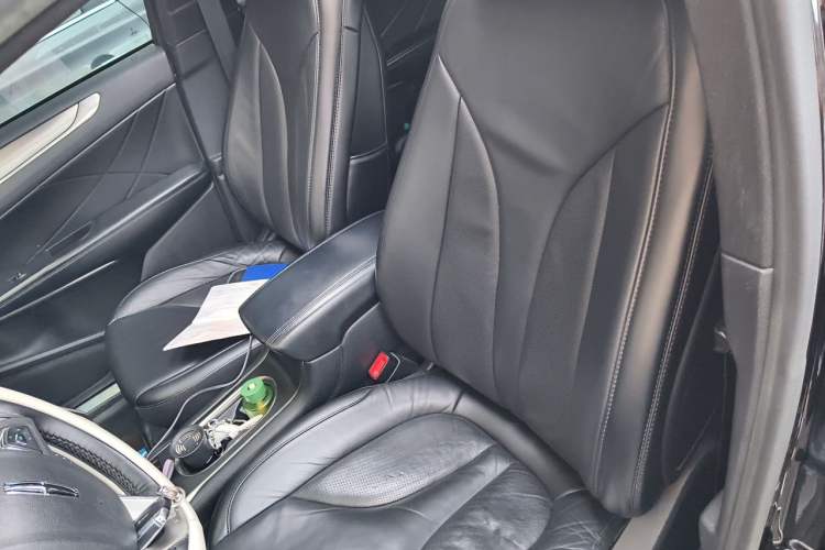 Used Lincoln MKC 2017 2.0T Two-Wheel Drive Deluxe Edition Left Front Seat
