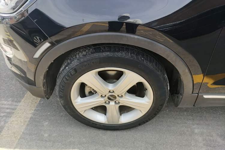 Used Lincoln MKC 2017 2.0T Two-Wheel Drive Deluxe Edition Left Front Wheel Hub