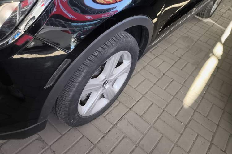 Used Lincoln MKC 2017 2.0T Two-Wheel Drive Deluxe Edition Left Front Wheel Hub