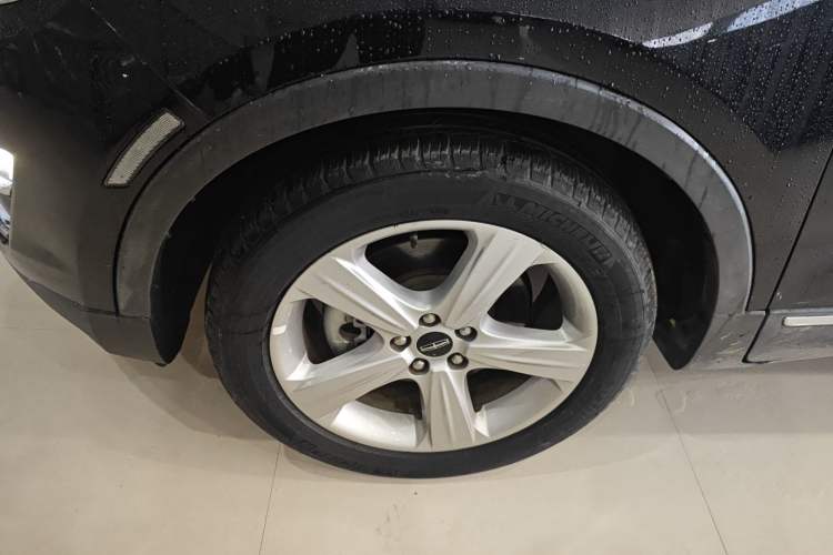 Used Lincoln MKC 2017 2.0T Two-Wheel Drive Deluxe Edition Left Front Wheel Hub