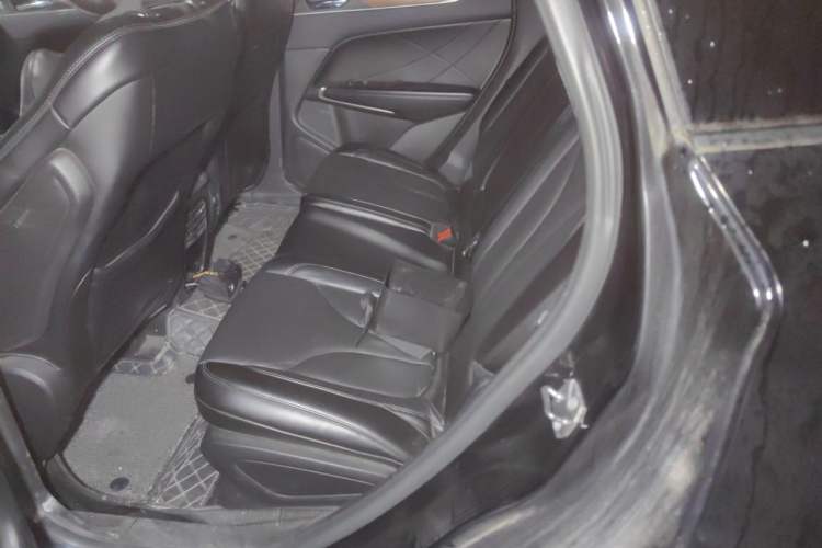 Used Lincoln MKC 2017 2.0T Two-Wheel-Drive Luxury Edition Left Rear Seat