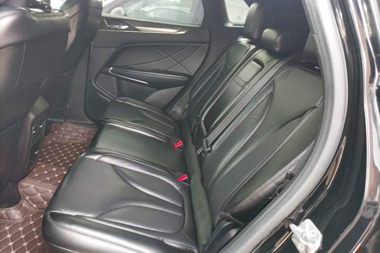 Used Lincoln MKC 2017 2.0T Two-Wheel Drive Deluxe Edition Left Rear Seat