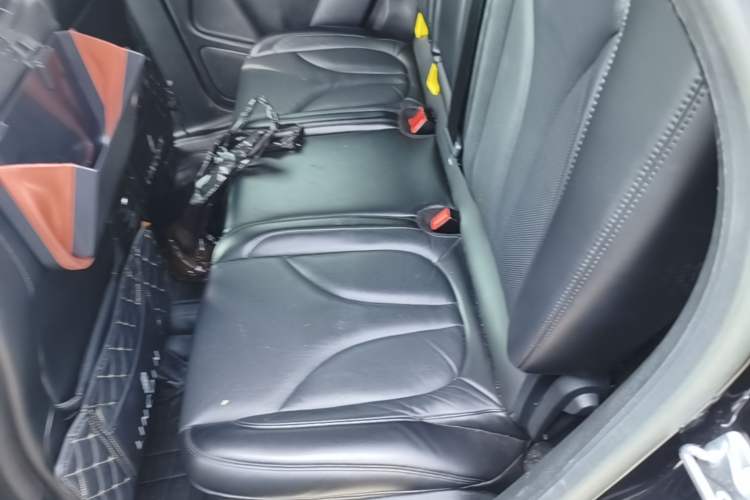 Used Lincoln MKC 2017 2.0T Two-Wheel Drive Deluxe Edition Left Rear Seat