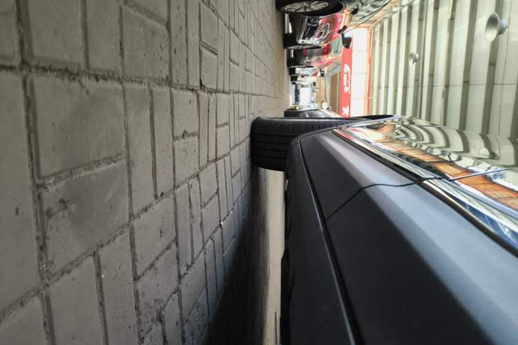 Used Lincoln MKC 2017 2.0T Two-Wheel Drive Deluxe Edition Left Side Sill