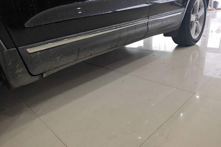 Used Lincoln MKC 2017 2.0T Two-Wheel Drive Deluxe Edition Left Side Sill