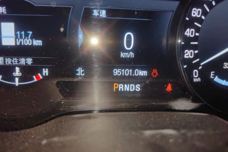 Used Lincoln MKC 2017 2.0T Two-Wheel-Drive Luxury Edition Odometer Close Up