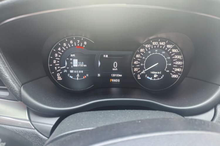 Used Lincoln MKC 2017 2.0T Two-Wheel Drive Deluxe Edition Odometer Close Up