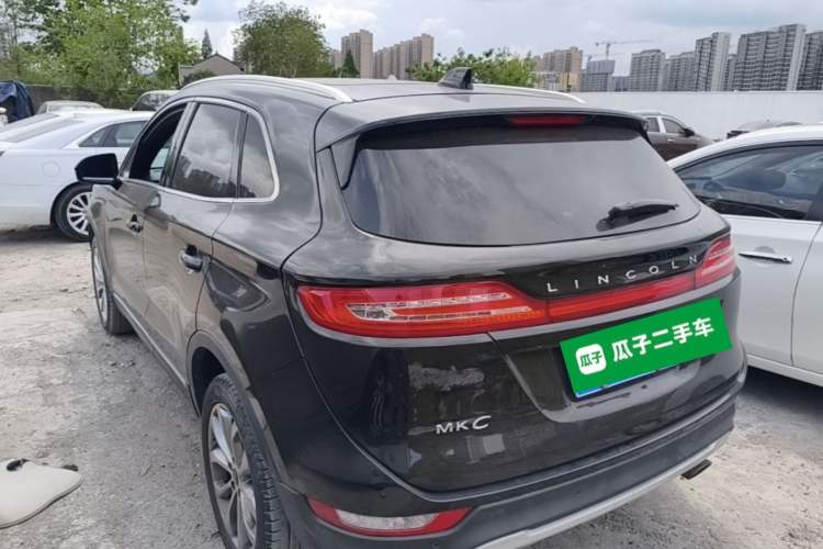 Used Lincoln MKC 2017 2.0T Two-Wheel Drive Deluxe Edition Rear Left 45 Deg