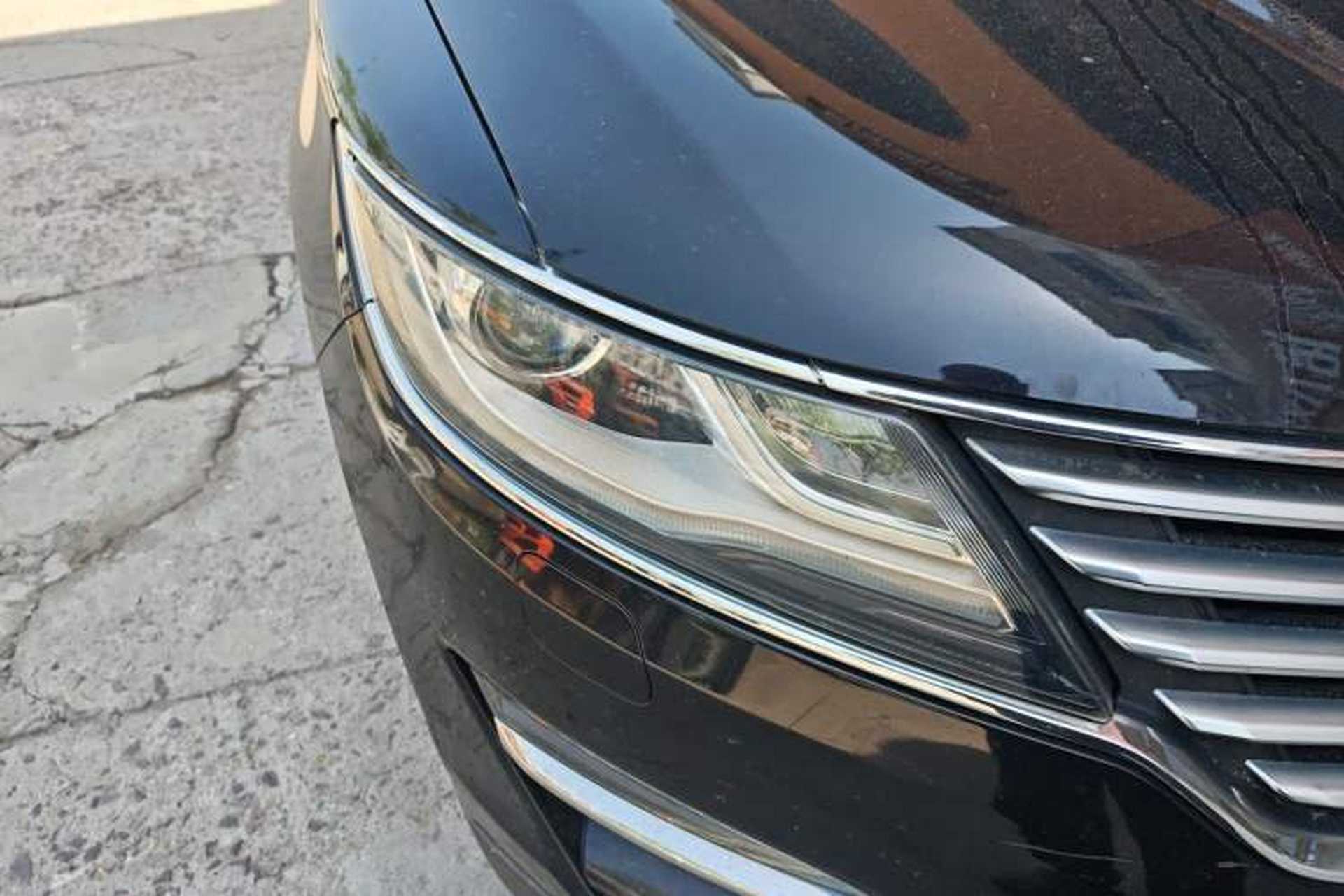 Used Lincoln MKC 2017 2.0T Two-Wheel Drive Deluxe Edition Right Front Headlight