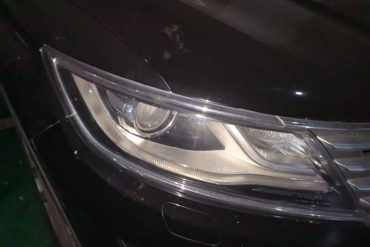 Used Lincoln MKC 2017 2.0T Two-Wheel-Drive Luxury Edition Right Front Headlight