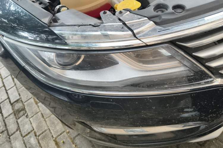 Used Lincoln MKC 2017 2.0T Two-Wheel Drive Deluxe Edition Right Front Headlight