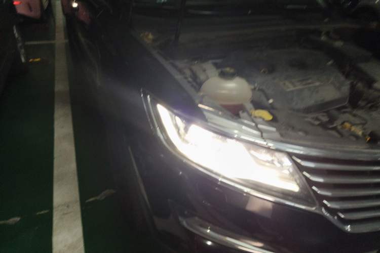 Used Lincoln MKC 2017 2.0T Two-Wheel Drive Deluxe Edition Right Front Headlight