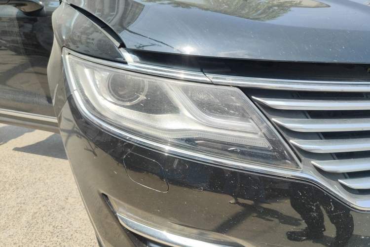 Used Lincoln MKC 2017 2.0T Two-Wheel Drive Deluxe Edition Right Front Headlight