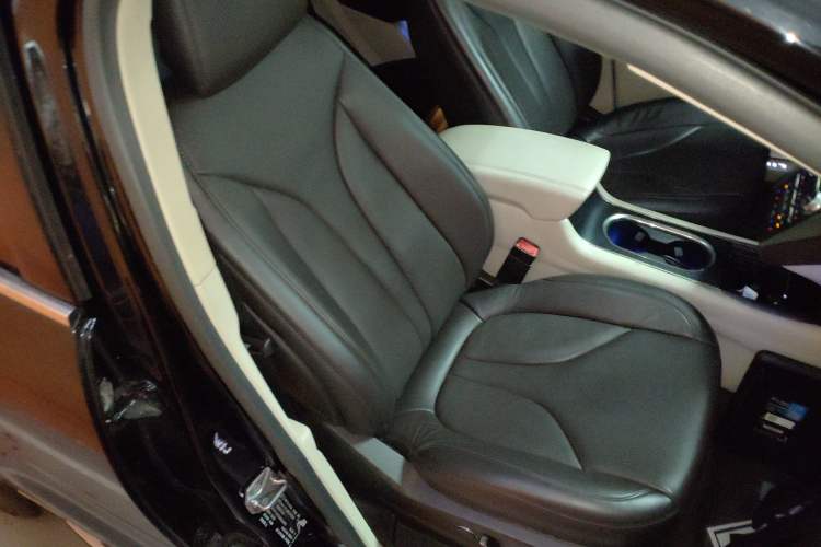 Used Lincoln MKC 2017 2.0T Two-Wheel-Drive Luxury Edition Right Front Seat