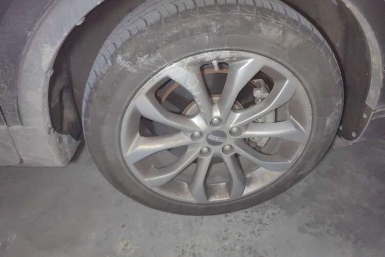 Used Lincoln MKC 2017 2.0T Two-Wheel-Drive Luxury Edition Right Front Wheel Hub