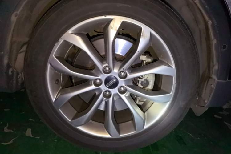 Used Lincoln MKC 2017 2.0T Two-Wheel-Drive Luxury Edition Right Front Wheel Hub