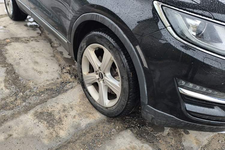 Used Lincoln MKC 2017 2.0T Two-Wheel Drive Deluxe Edition Right Front Wheel Hub