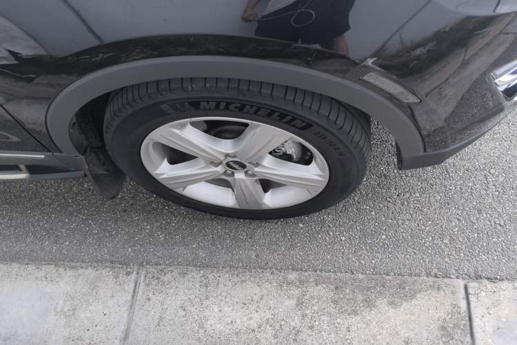 Used Lincoln MKC 2017 2.0T Two-Wheel Drive Deluxe Edition Right Front Wheel Hub