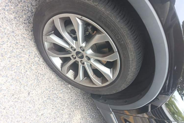 Used Lincoln MKC 2017 2.0T Two-Wheel-Drive Luxury Edition Right Front Wheel Hub
