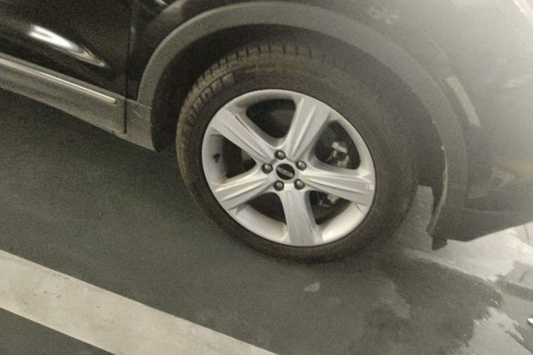 Used Lincoln MKC 2017 2.0T Two-Wheel Drive Deluxe Edition Right Front Wheel Hub