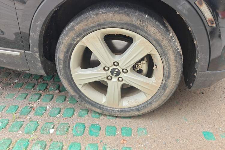 Used Lincoln MKC 2017 2.0T Two-Wheel Drive Deluxe Edition Right Front Wheel Hub