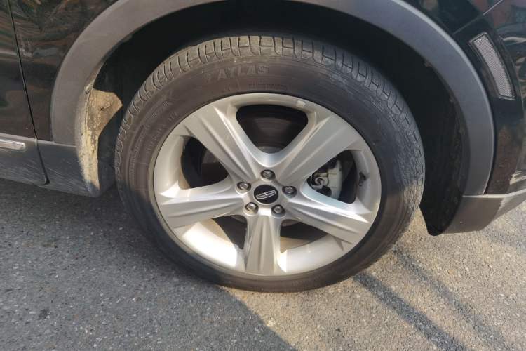 Used Lincoln MKC 2017 2.0T Two-Wheel Drive Deluxe Edition Right Front Wheel Hub