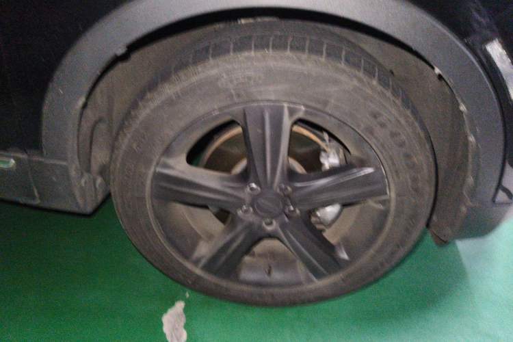 Used Lincoln MKC 2017 2.0T Two-Wheel Drive Deluxe Edition Right Front Wheel Hub
