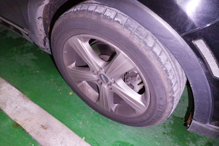 Used Lincoln MKC 2017 2.0T Two-Wheel Drive Deluxe Edition Right Front Wheel Hub