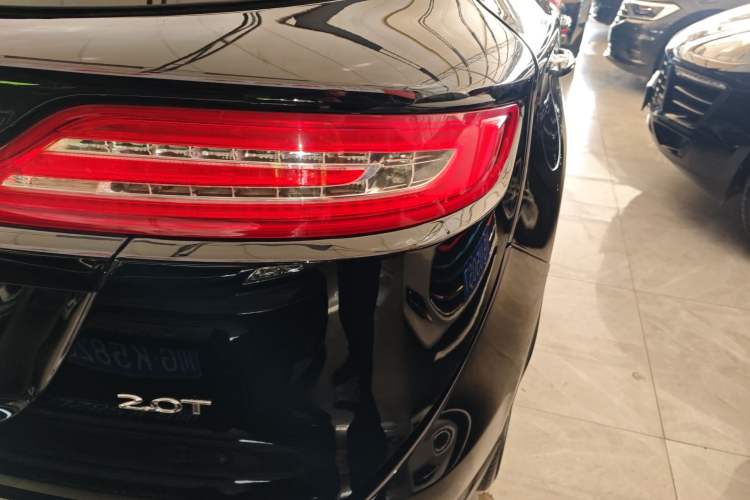 Used Lincoln MKC 2017 2.0T Two-Wheel Drive Deluxe Edition Right Rear Taillight