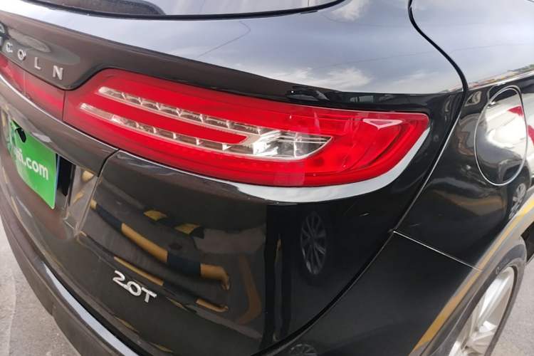 Used Lincoln MKC 2017 2.0T Two-Wheel Drive Deluxe Edition Right Rear Taillight