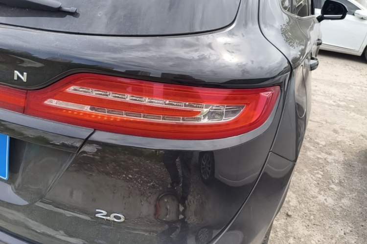 Used Lincoln MKC 2017 2.0T Two-Wheel Drive Deluxe Edition Right Rear Taillight