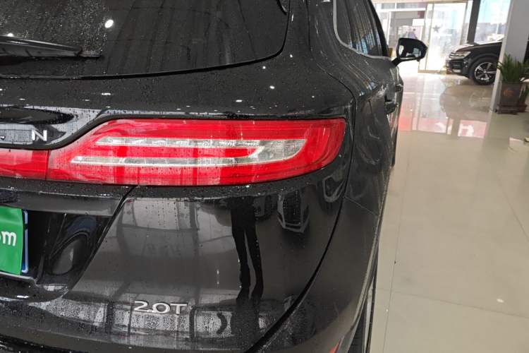 Used Lincoln MKC 2017 2.0T Two-Wheel Drive Deluxe Edition Right Rear Taillight