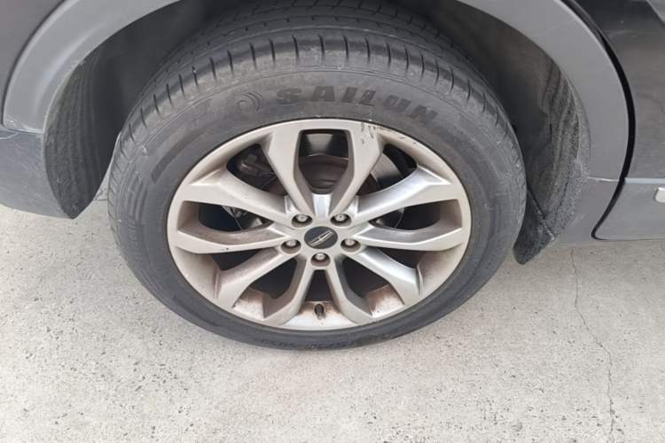 Used Lincoln MKC 2017 2.0T Two-Wheel-Drive Luxury Edition Right Rear Wheel Hub