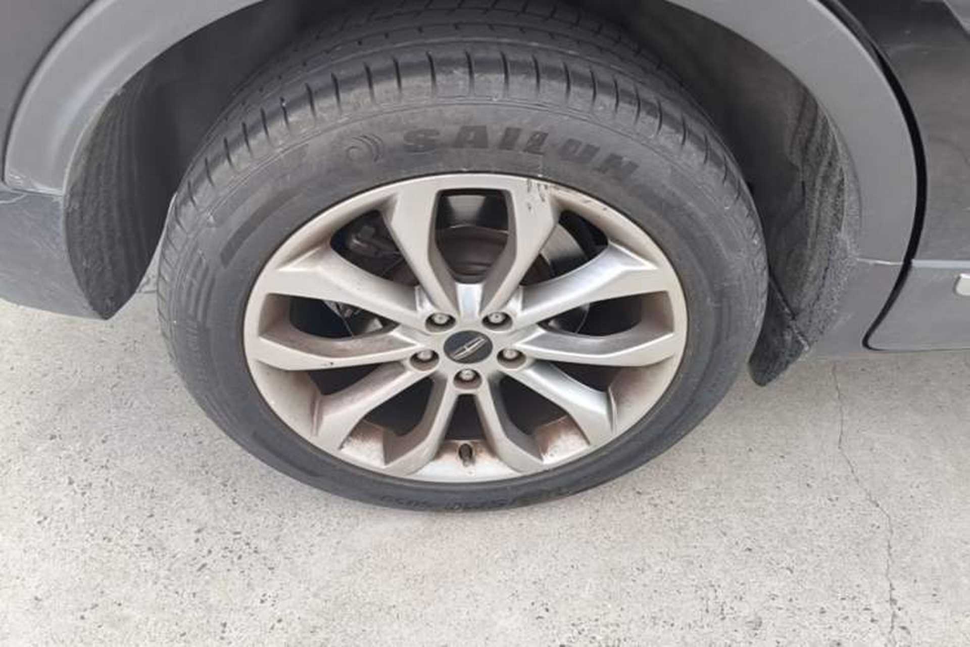 Used Lincoln MKC 2017 2.0T Two-Wheel-Drive Luxury Edition Right Rear Wheel Hub