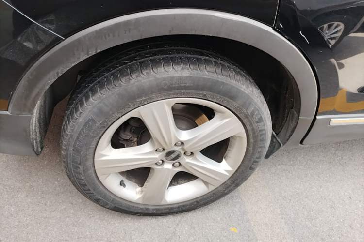 Used Lincoln MKC 2017 2.0T Two-Wheel Drive Deluxe Edition Right Rear Wheel Hub
