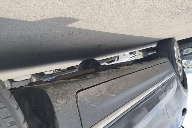 Used Lincoln MKC 2017 2.0T Two-Wheel-Drive Luxury Edition Right Side Sill