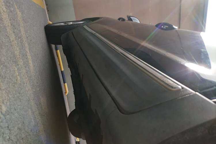 Used Lincoln MKC 2017 2.0T Two-Wheel Drive Deluxe Edition Right Side Sill
