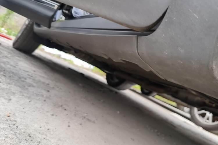 Used Lincoln MKC 2017 2.0T Two-Wheel Drive Deluxe Edition Right Side Sill