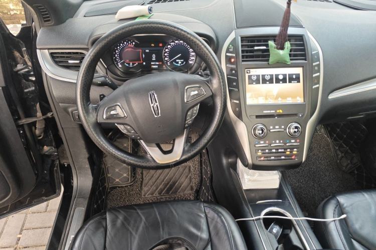 Used Lincoln MKC 2017 2.0T Two-Wheel Drive Deluxe Edition Steering Wheel